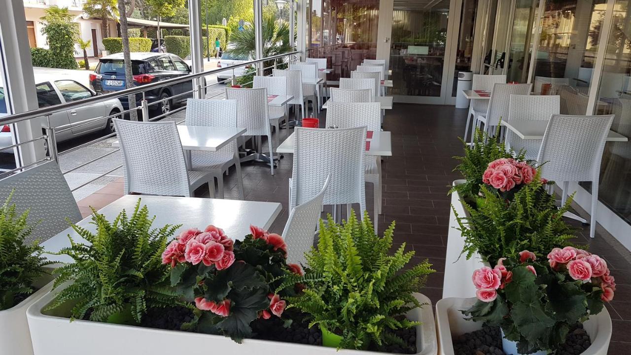 Hotel Vienna Lignano Sabbiadoro Zewnętrze zdjęcie