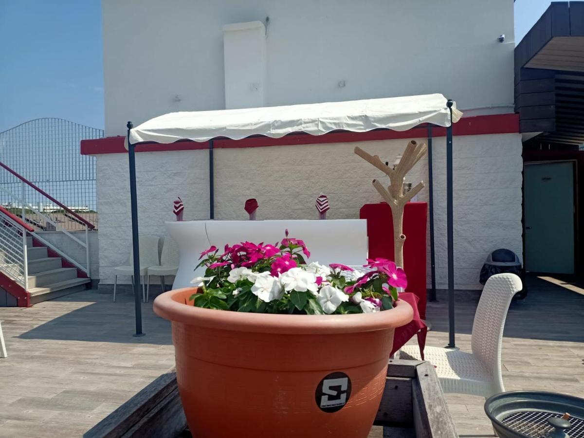 Hotel Vienna Lignano Sabbiadoro Zewnętrze zdjęcie