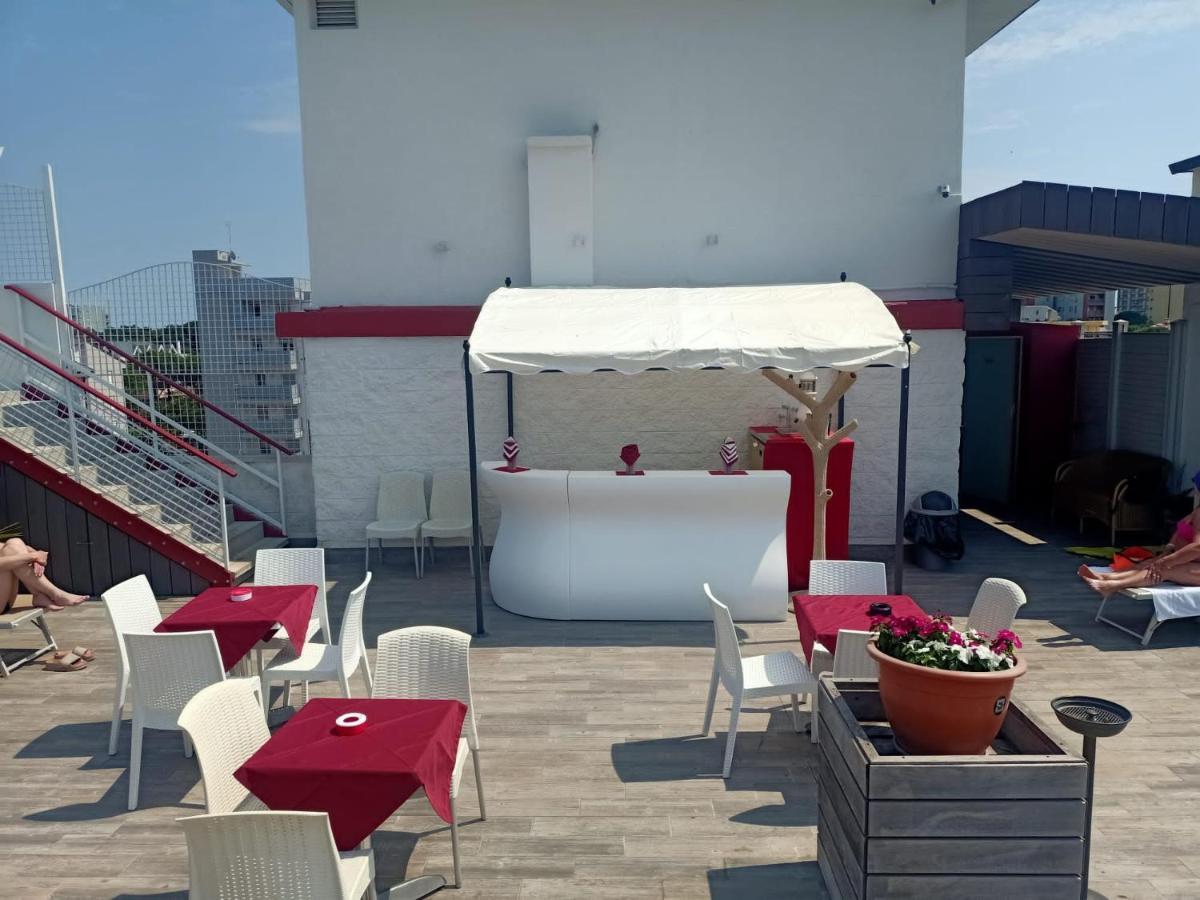 Hotel Vienna Lignano Sabbiadoro Zewnętrze zdjęcie