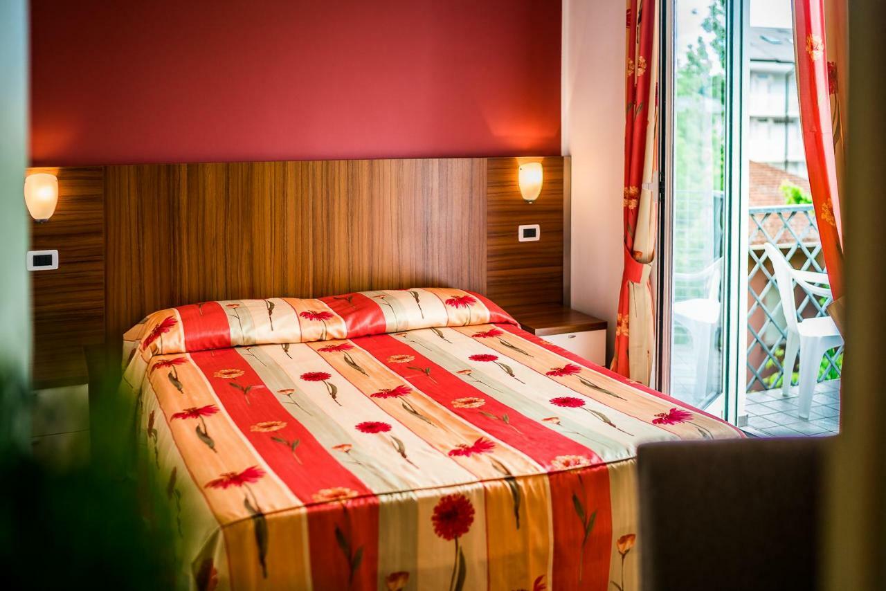 Hotel Vienna Lignano Sabbiadoro Zewnętrze zdjęcie